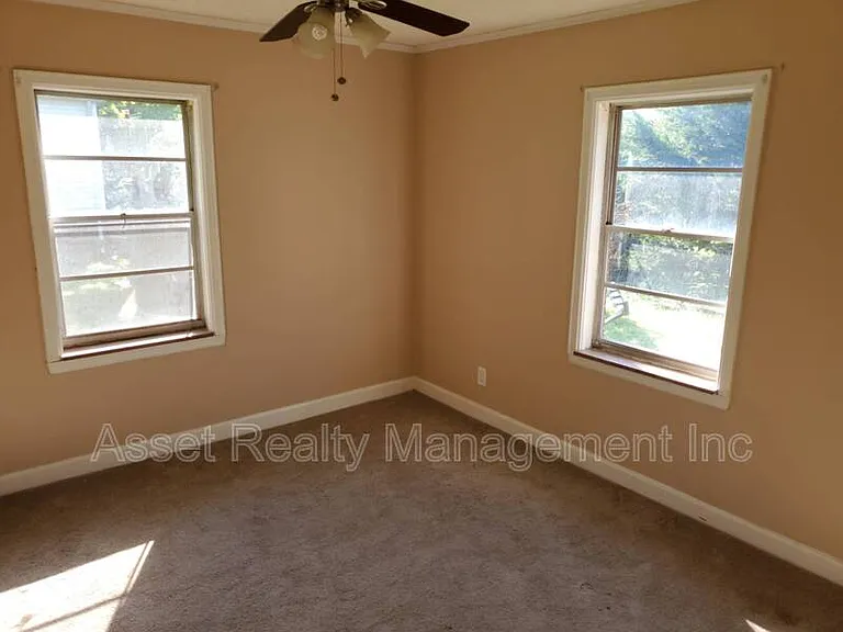 102 Eastwood Dr #1 — Photo 15