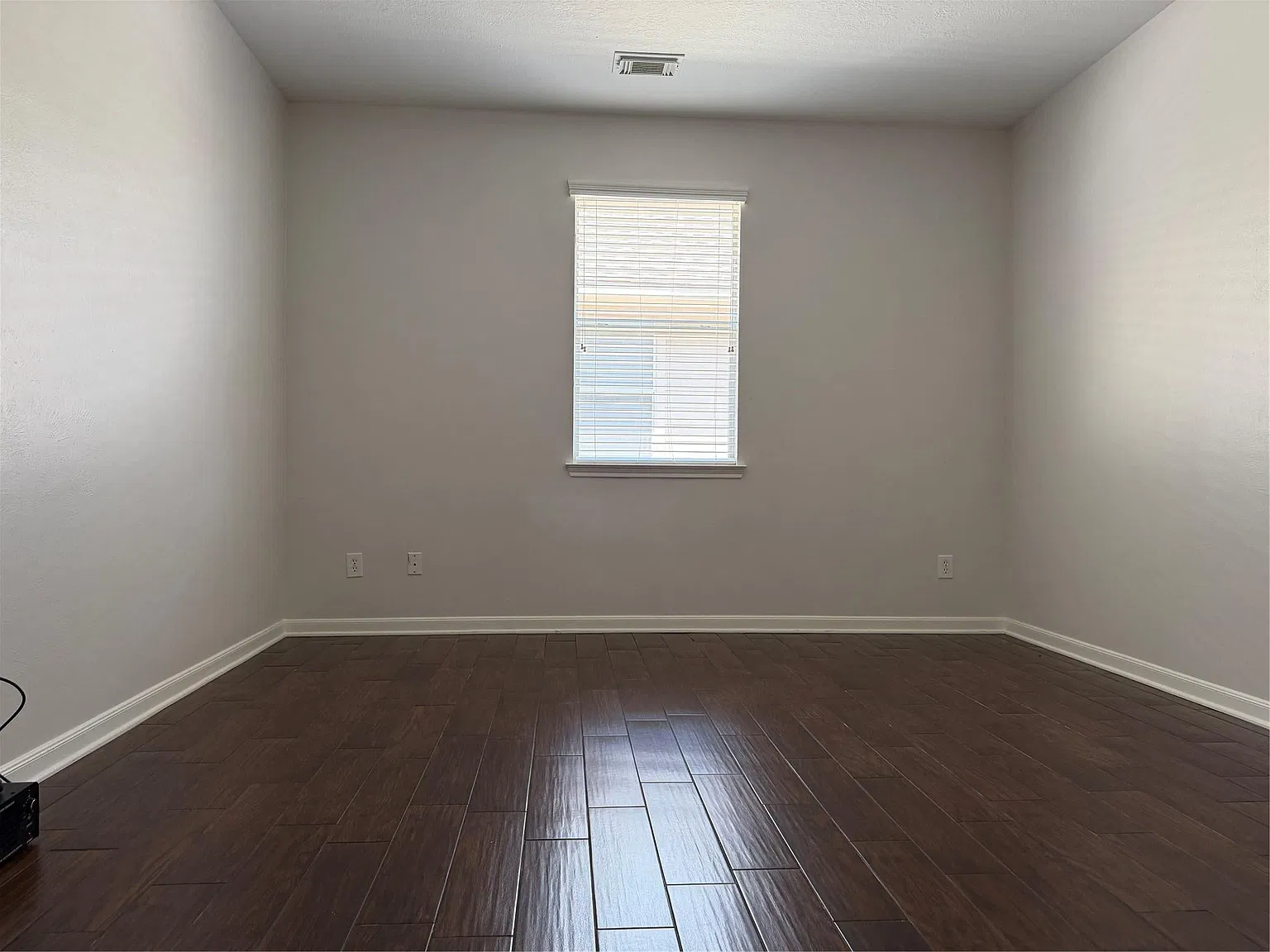 3 bed, 2102 sqft, $2,300 — Photo 3