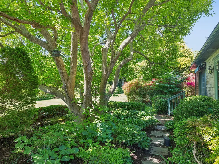 146 Westminster Rd — Photo 36