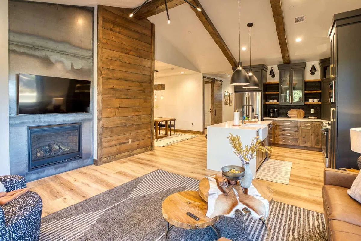 5301 S Sutter Dr — Photo 4