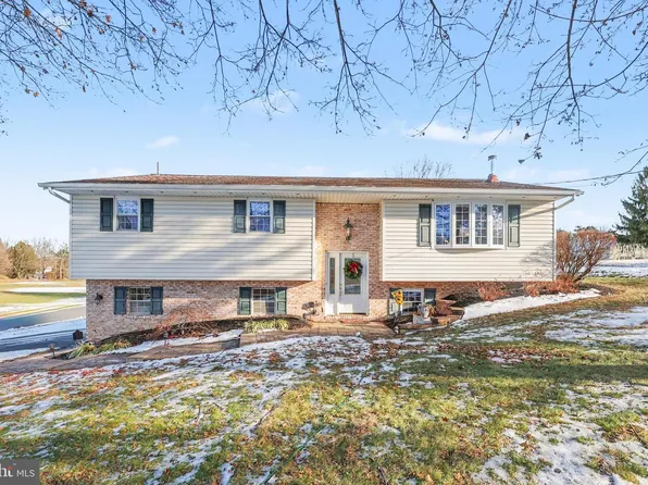 236 Grandview Rd, Hummelstown, PA 17036
