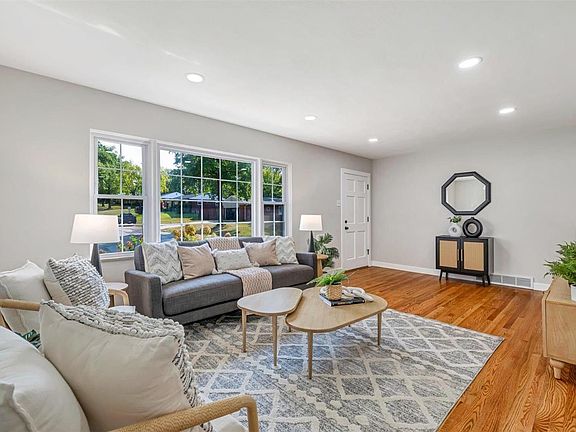 3rd image of 7119 Craighill Dr