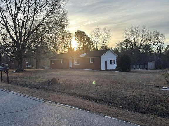 2nd image of 304 Holly Ridge Rd