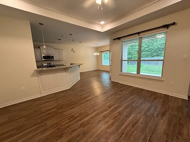 410 Myra Lynn Ln — Photo 2