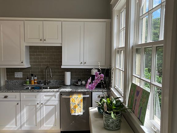 4th image of 1889 Overton Park Ave