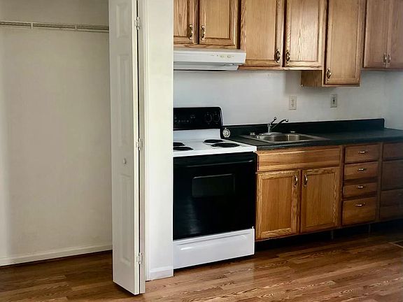 3rd image of 115 N Merritt Mill Rd #205