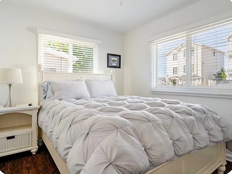 Bedroom 1 - Queen Size Bed