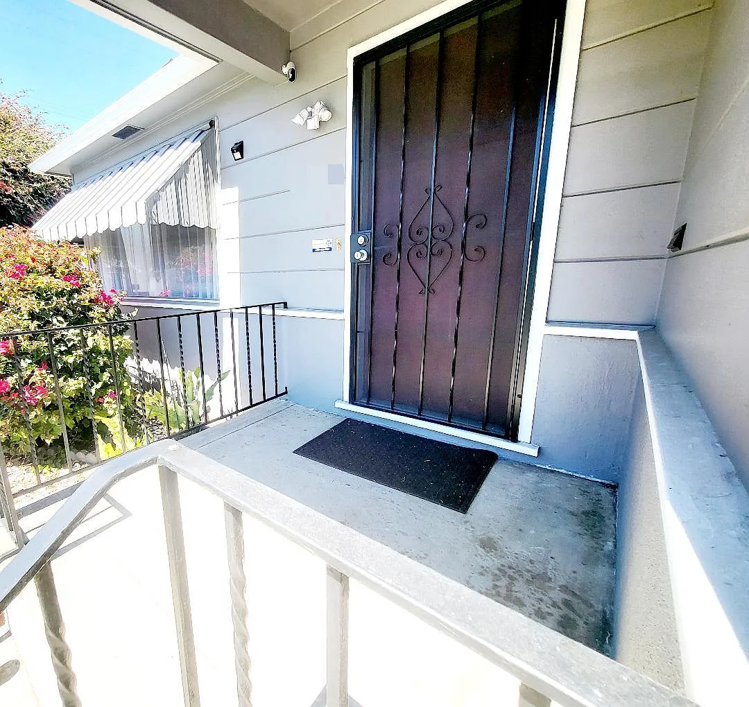 Front Patio - 1630 Richmond St