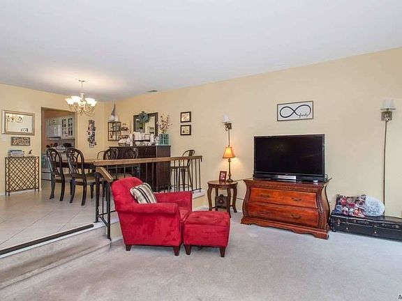 3rd image of 53 Southgate Cir