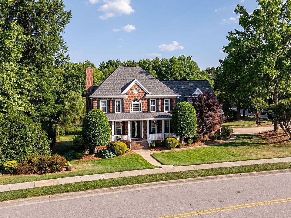 1st image of 104 Circle On The Grn