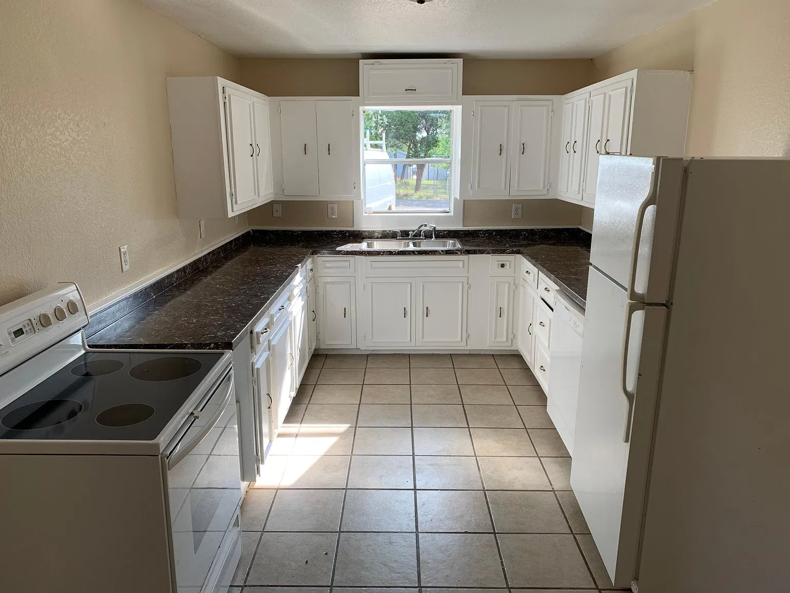 2 bed, 848 sqft, $1,385 — Photo 4