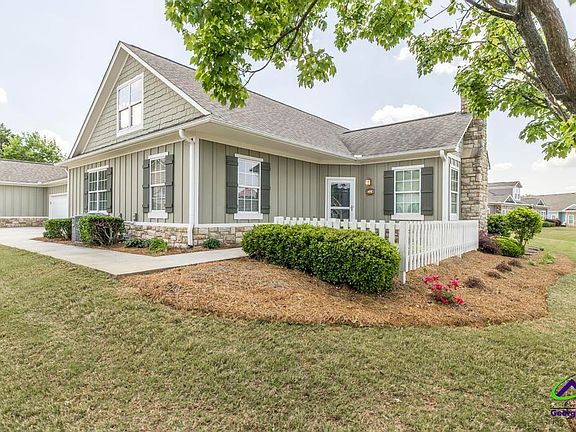 3rd image of 408 Nandina Ct