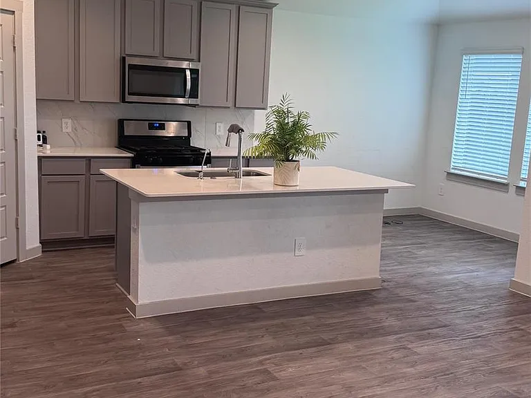 7807 Cattleman Valley Dr — Photo 2