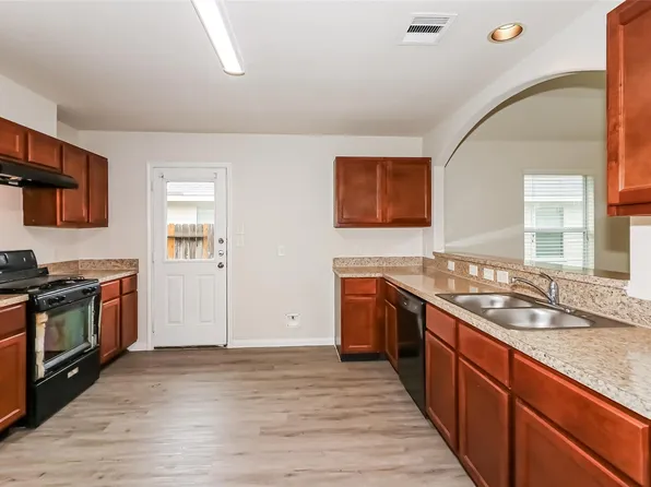 5542 Latta Plantation Dr, Katy, TX 77449