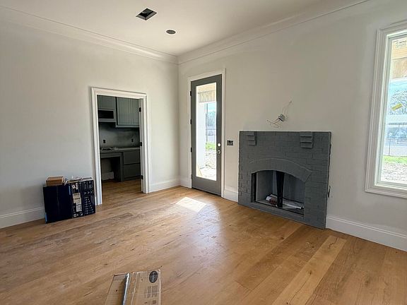 4th image of 218 Lizzy Ln