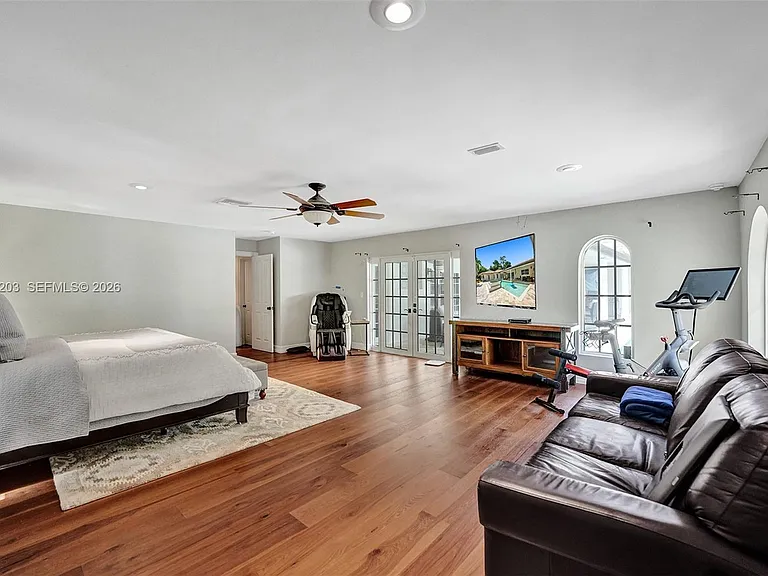 22180 Woodset Ln — Photo 32