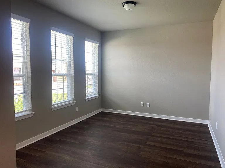 1242 Dowdy Dr — Photo 6