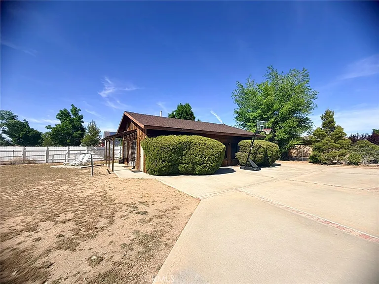 19230 Pinto Way — Photo 37