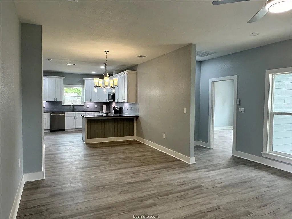 3 bed, 2.5 bath, 1872 sqft, $2,600 — Photo 3