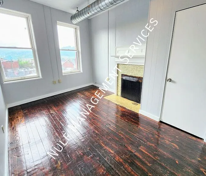 4502 Butler St #5 — Photo 4