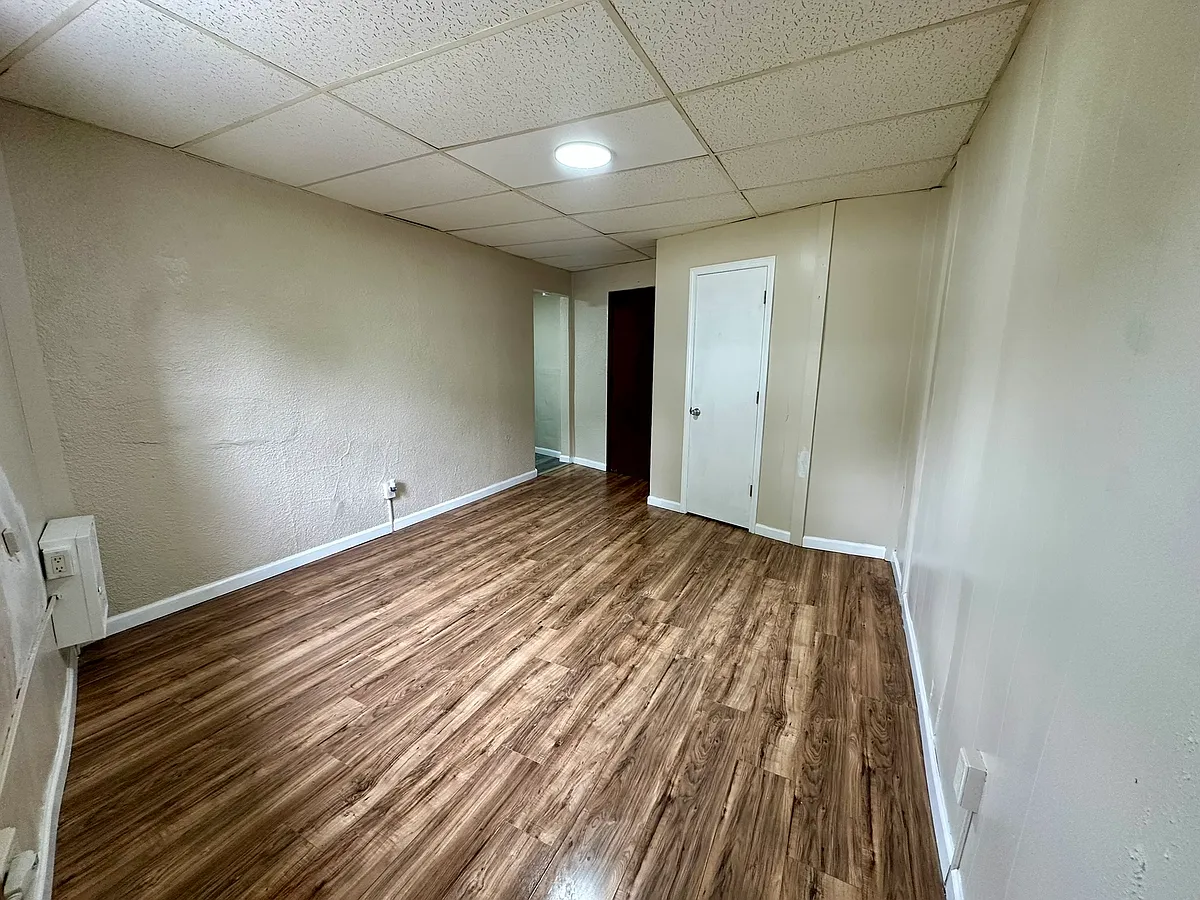 Building Photo - 9982 S Broadway St #3L