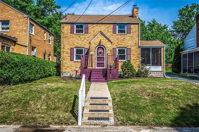 2706 Robertson Ave photo 1