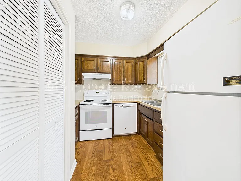 166 SW Robin Rd — Photo 9