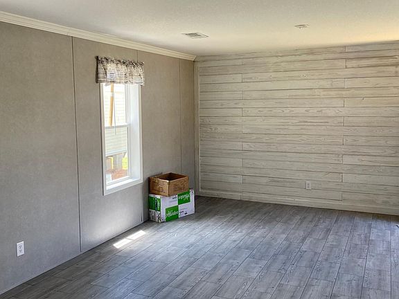 5th image of 51 Charlotte Ln