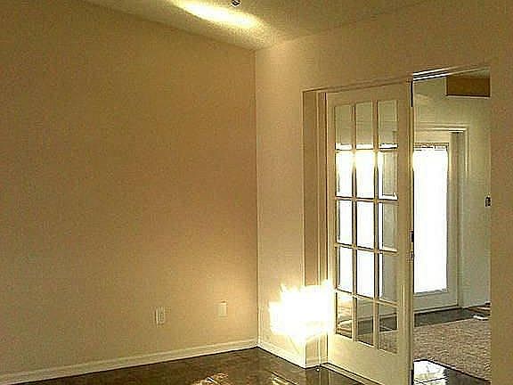 2nd image of 625 2nd Ave NE
