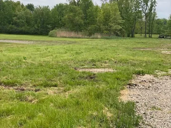 3671 Dove Rd, Pt Huron, MI 48060