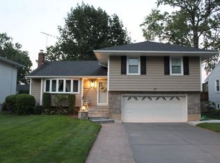 37 Laurel St, Garden City, NY 11530