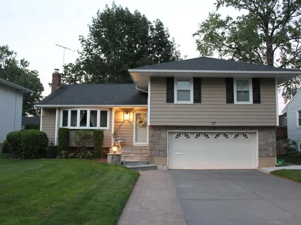 37 Laurel St, Garden City, NY 11530