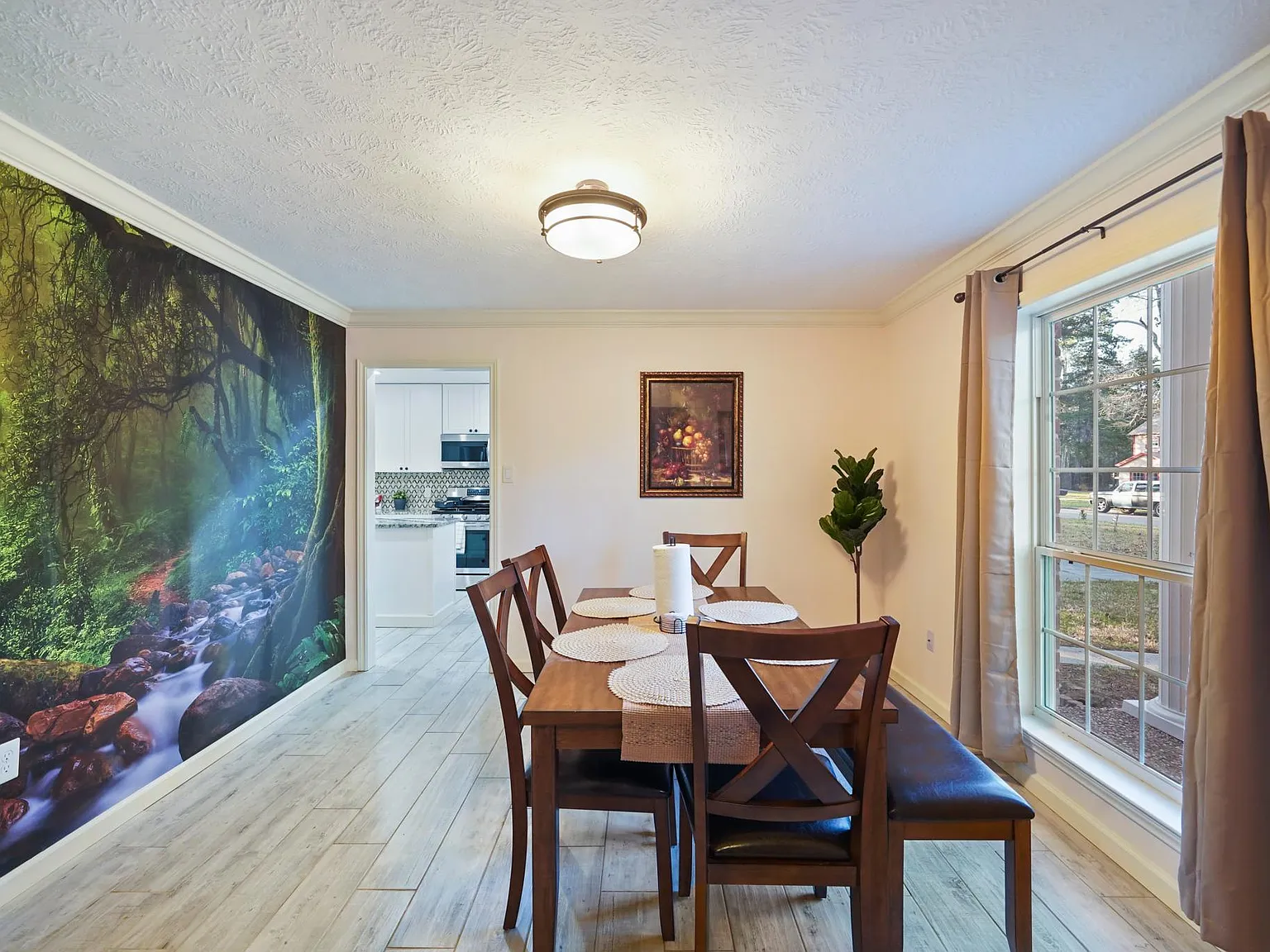 4 bed, 2.5 bath, 2585 sqft, $5,500 — Photo 2