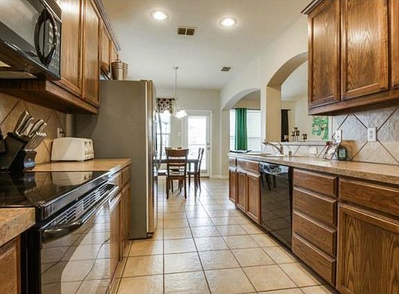 4th image of 10325 Colfax Dr