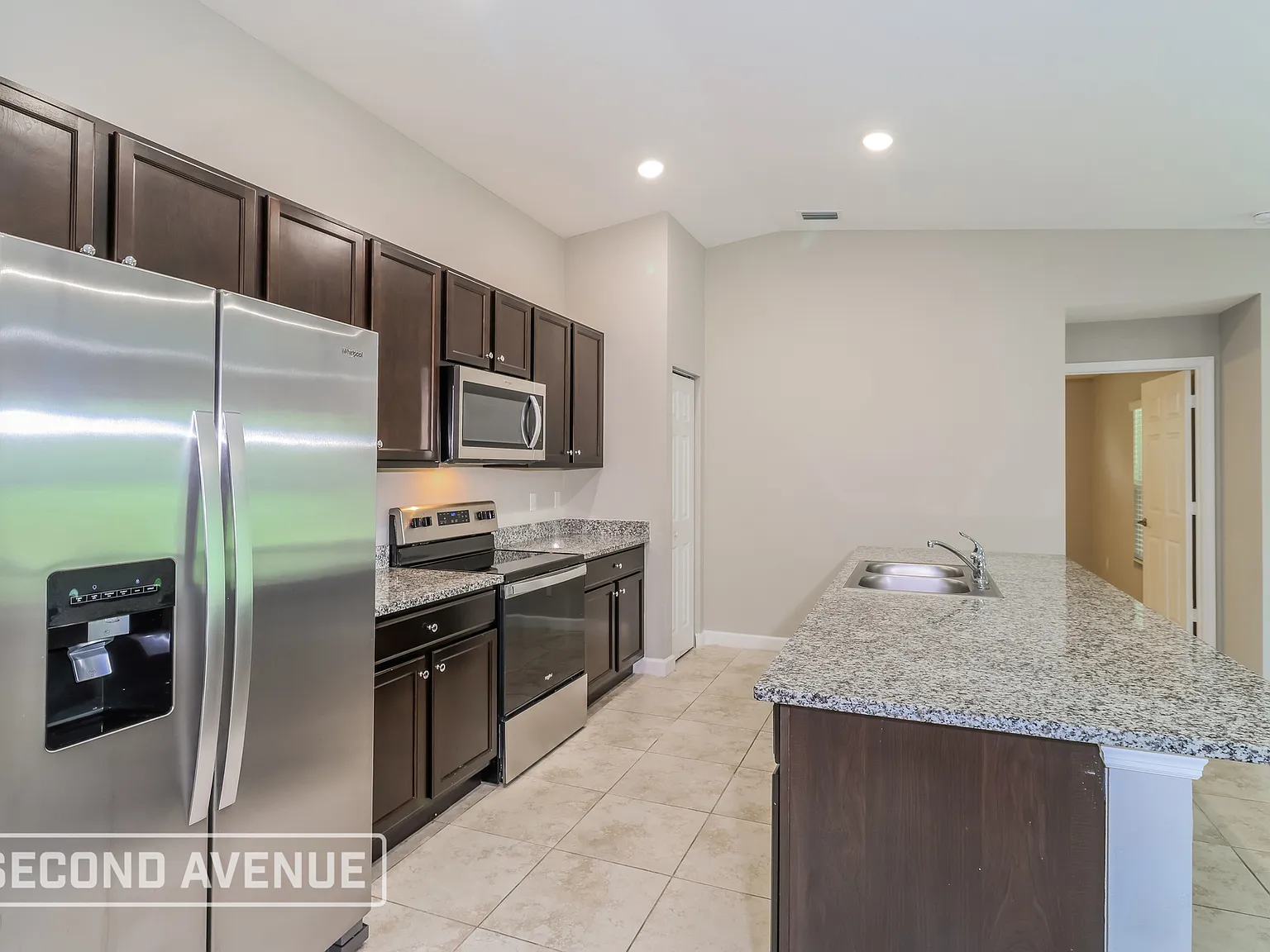 4 bed, 2.0 bath, 1833 sqft, $1,895 — Photo 3