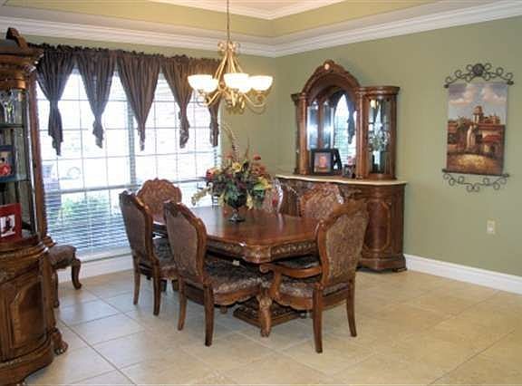 5th image of 604 Continental Dr