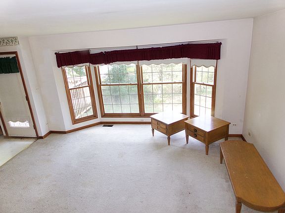 5th image of 1300 Meadow Ln