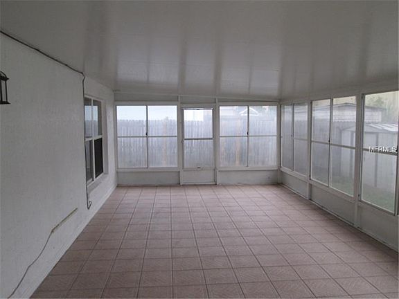 5th image of 118 Hartsdale Dr