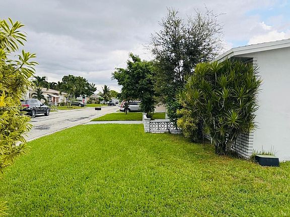 4th image of 720 NW 74th Way