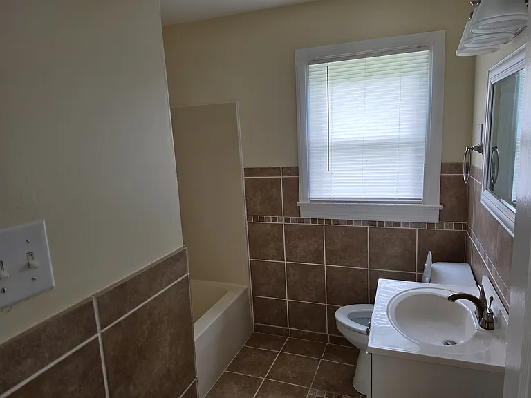 511 E Lincoln Ave — Photo 13