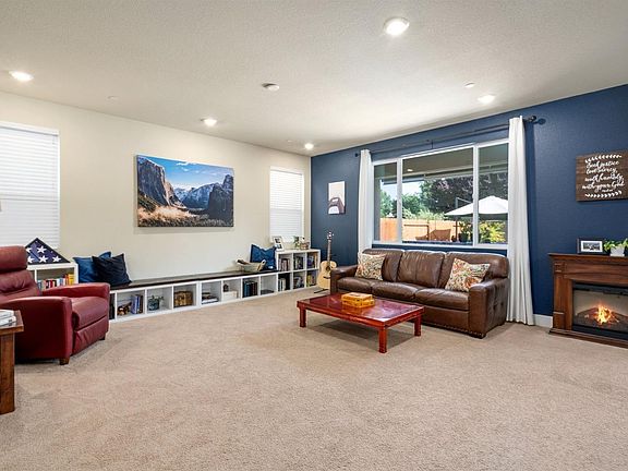 2nd image of 1841 Red Alder Ave