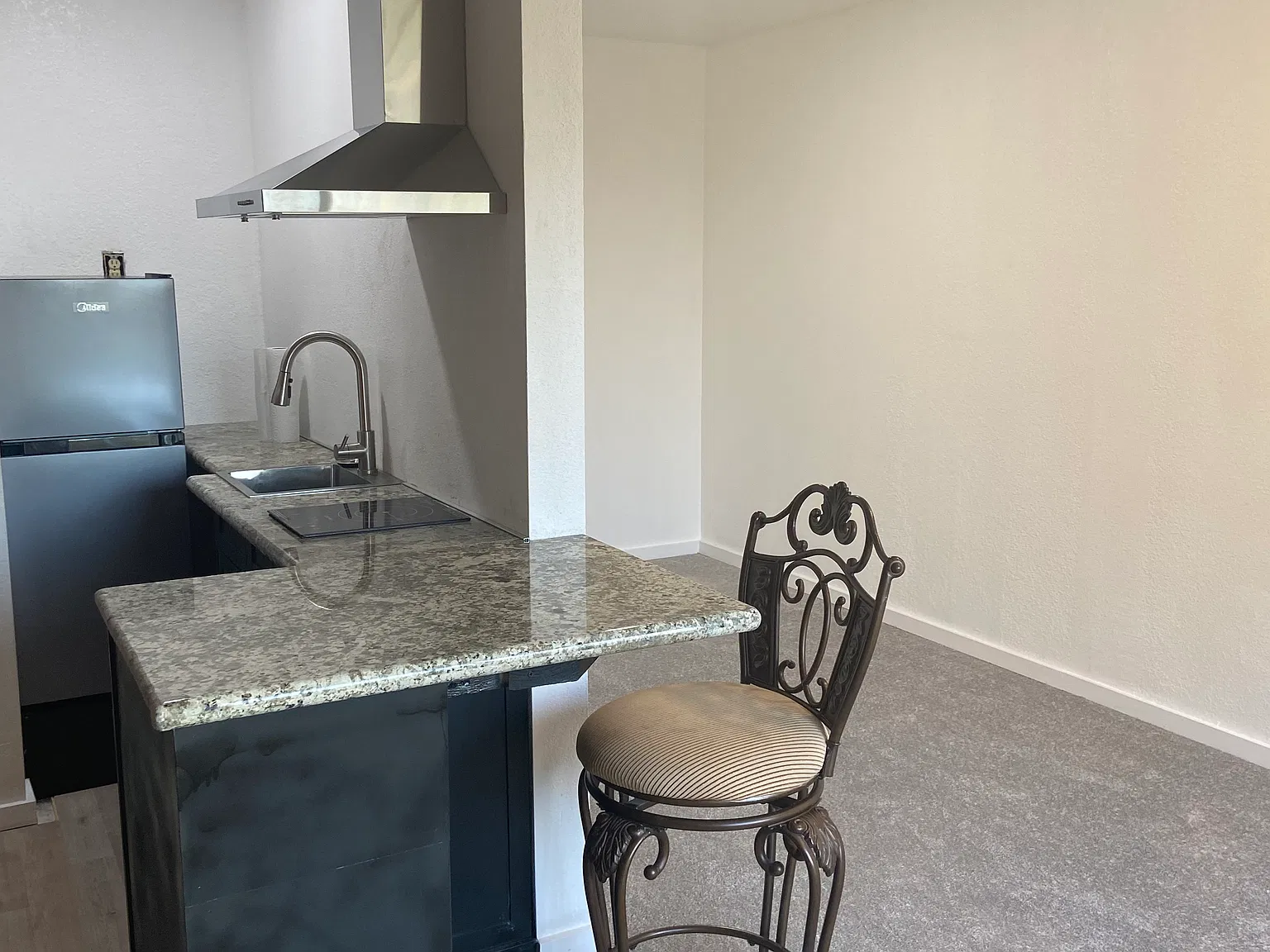 Studio, 400 sqft, $1,495 — Photo 3