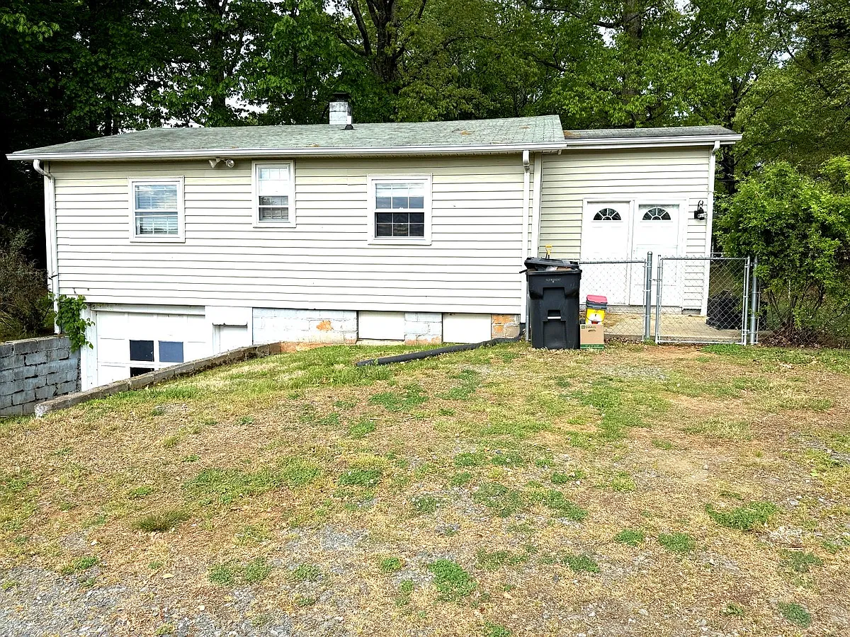 Building Photo - 820 Brown Rd