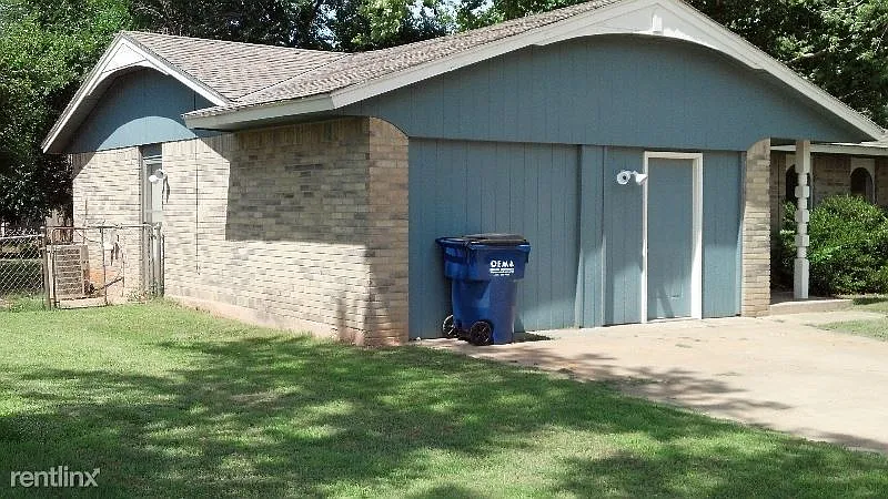 623 W Forest Dr