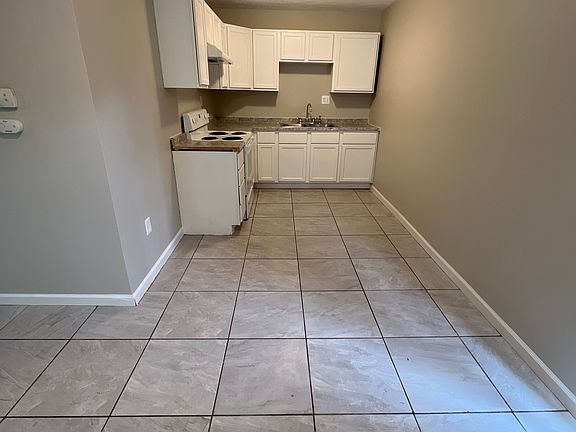 3rd image of 3127 N Gladstone Ave