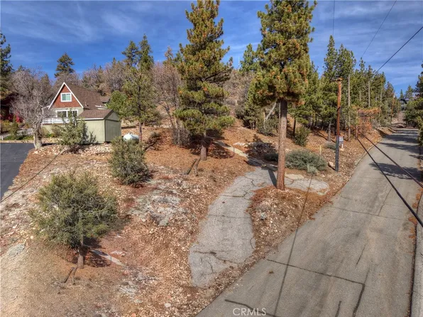 1115 Fawnskin Dr, Fawnskin, CA 92333