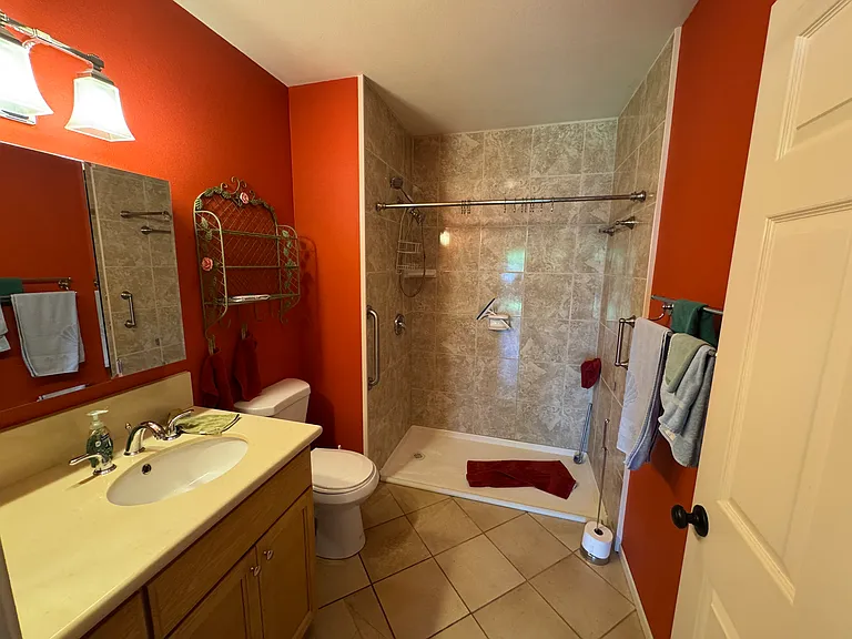 1227 Charlemont Ave — Photo 9