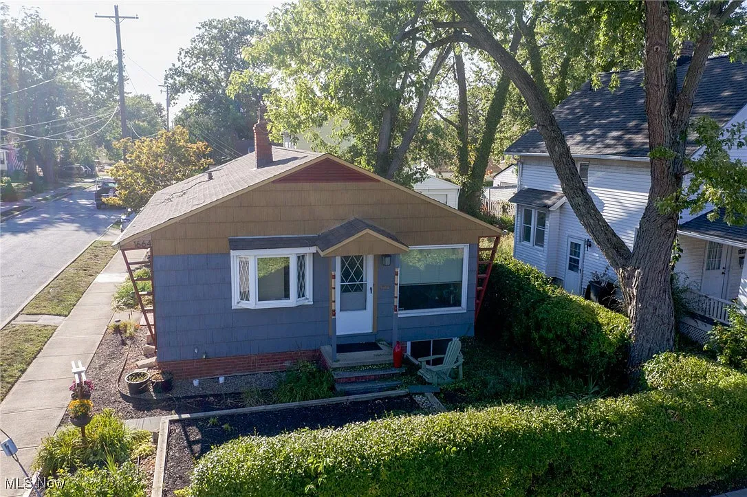 1664 Lakeview Ave photo 1