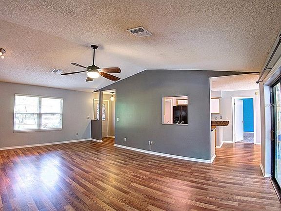 4th image of 2533 Barry Dr