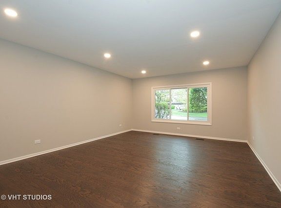3rd image of 2232 Valencia Dr